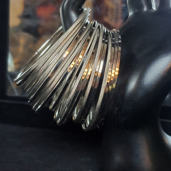 Set of 21 Silver-Tone Bangle Bracelets - Picture 5 of 7